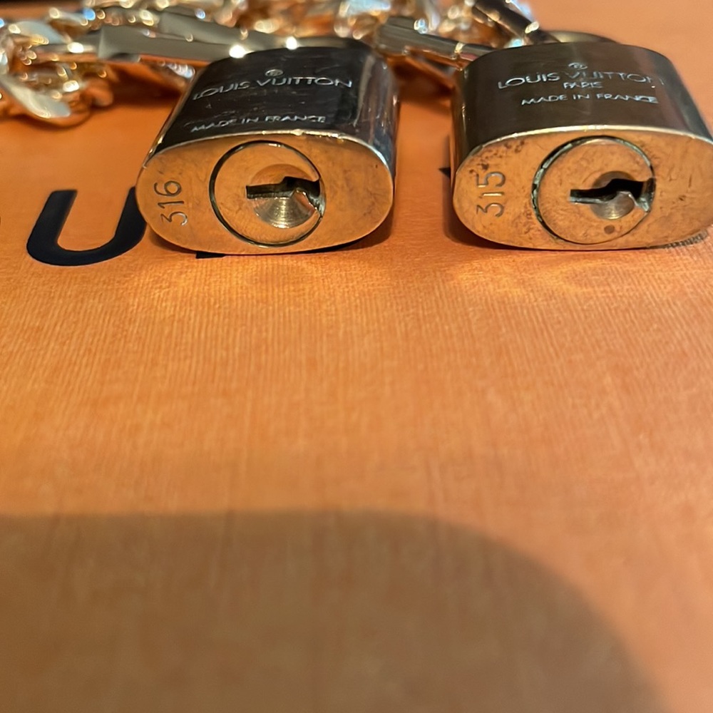 Louis Vuitton Locks - Picture 2 of 3
